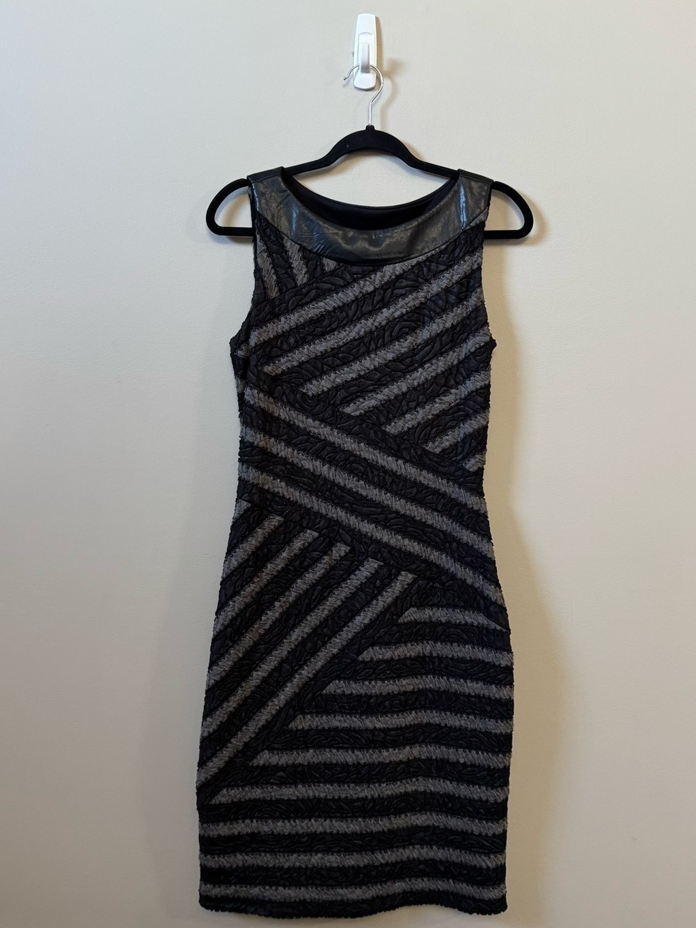 Joseph Ribkoff grey/black rose floral textured sleeveless dress 💜
